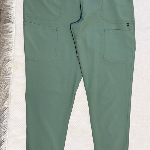 Scrubstar Men's Sage Green Cargo Pants - Picture 4 of 9